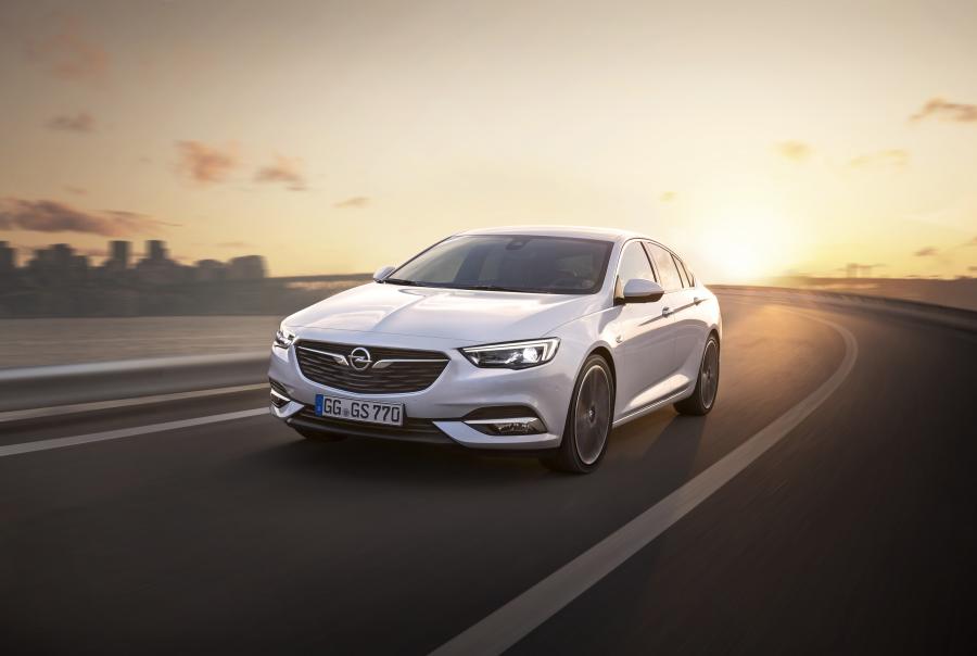  Opel Insignia Grand Sport Turbo 4x4 2017 года  (фото 2 из 41)